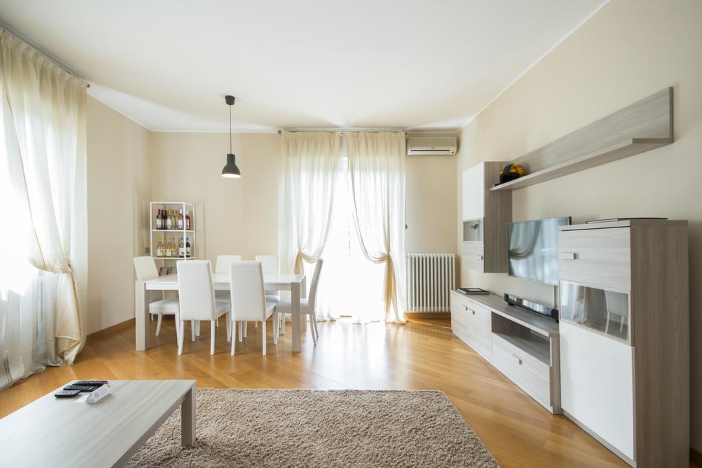 Apartamento Casa Foscolo Villa Guardia Exterior foto